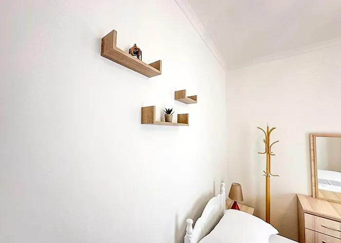 Turquoise 2br Lägenhet Tirana